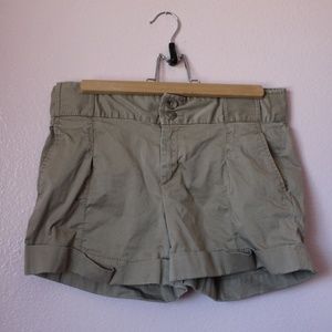 Khaki shorts !